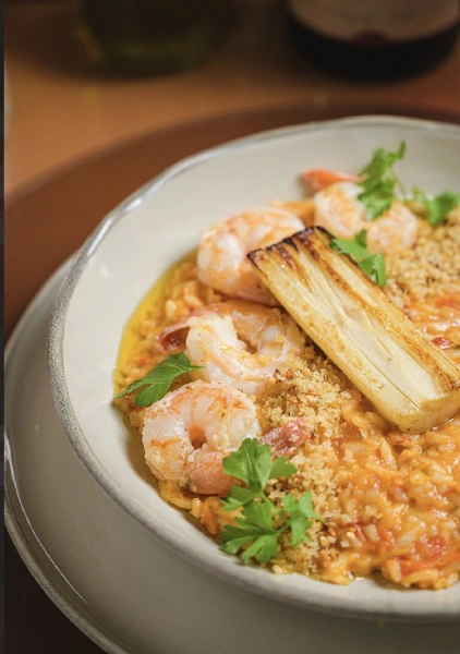 RISOTO DE TOMATE COM CAMARÕES AO PERFUME DE LIMÃO SICILIANO